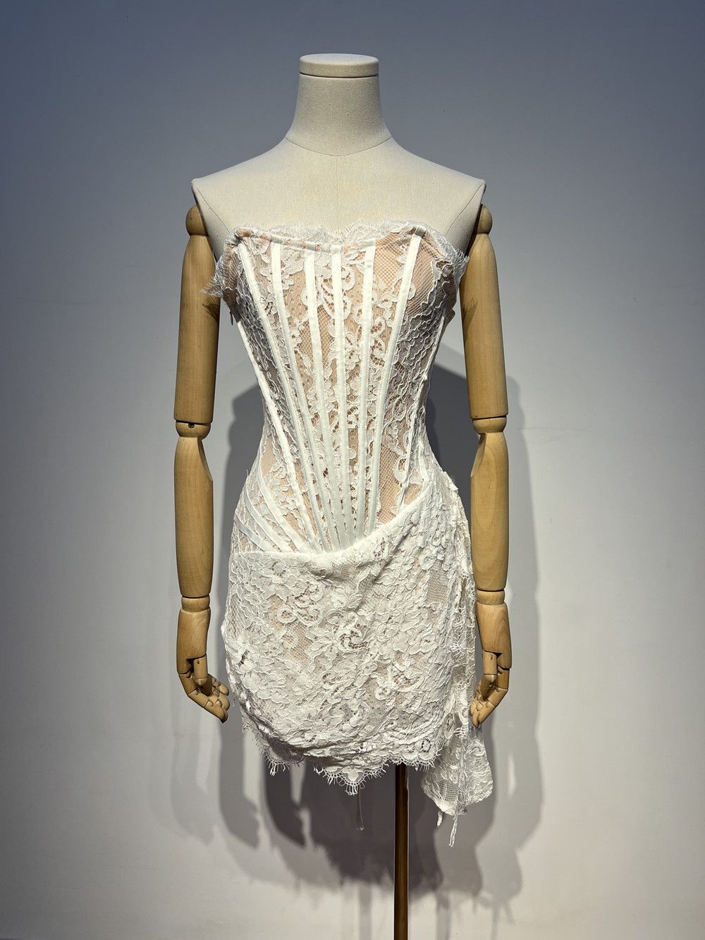 K Fashionable One Shoulder Slim Strapless Fishbone Tight Lace Mini Hip Hugging Dress_ecoleips.com
