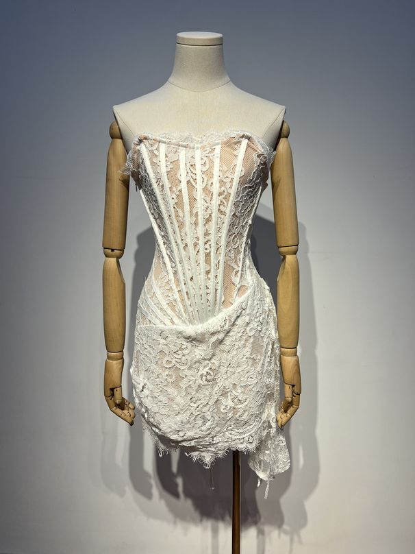 K Fashionable One Shoulder Slim Strapless Fishbone Tight Lace Mini Hip Hugging Dress_ecoleips.com