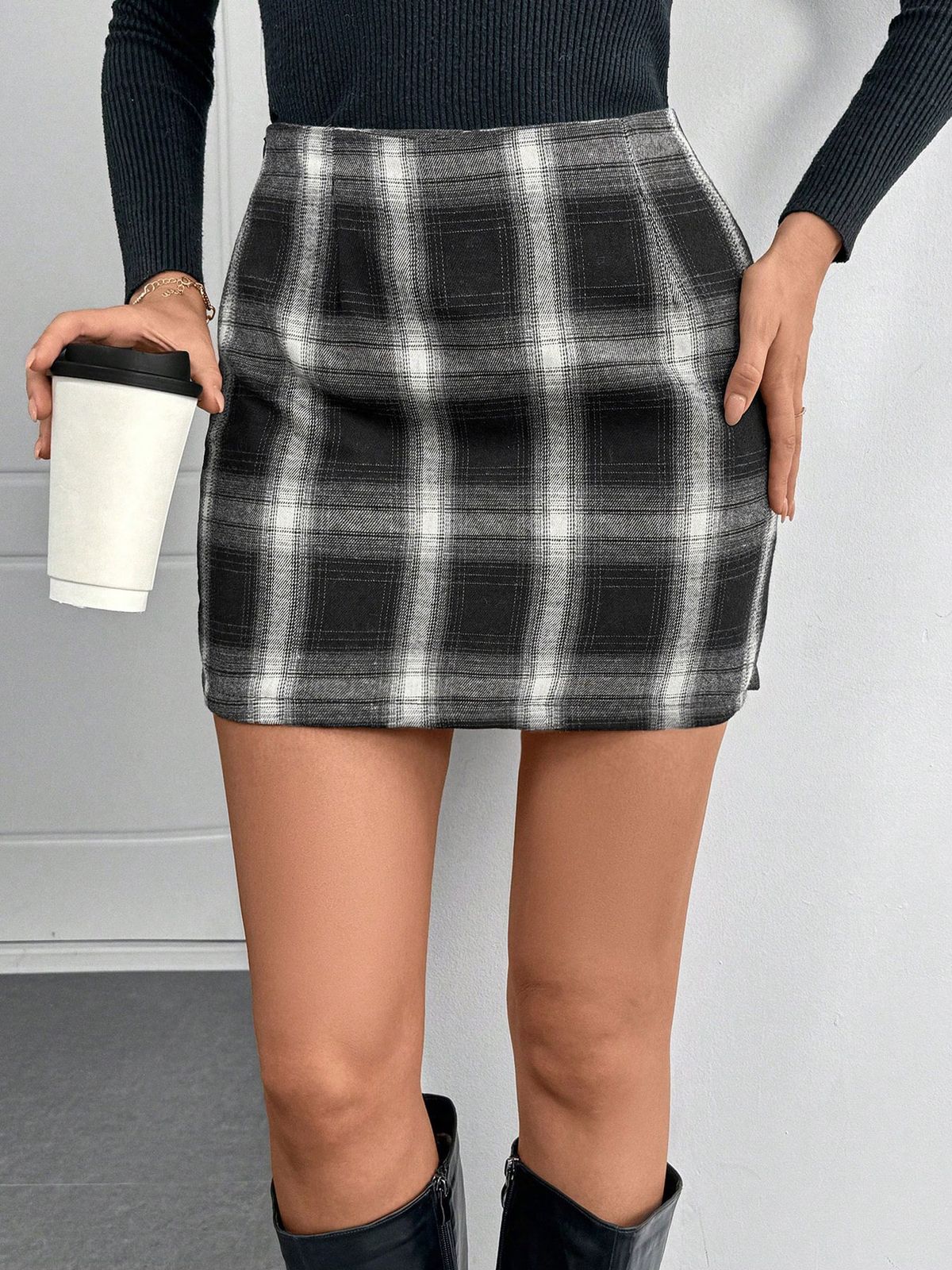 Black And White Plaid Printed Short Midi Skirt, Suitable For Daily Wear In Autumn And Winter._ecoleips.com