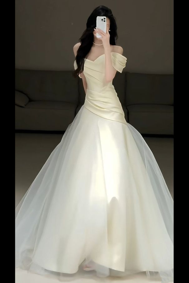 Off-Shoulder French Satin Light Wedding 2026 New Bride High-End Simple Mermaid Greeting Out Dress_ecoleips.com