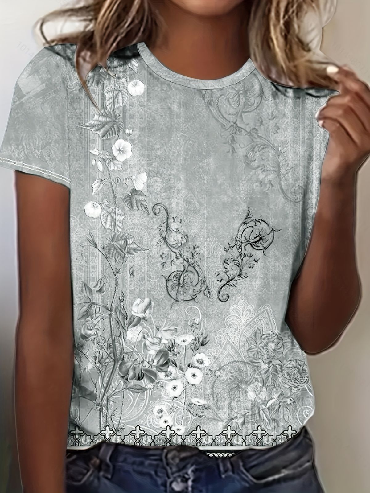 Women's Tee - Vintage Floral Lace Pattern Graphic, Elegant Retro Print Design For Casual Daily Wear_ecoleips.com
