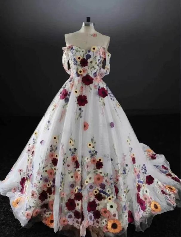 Hand-Embroidered Floral Ball Gown For Weddings & Special Occasions – Elegant Sweetheart Neckline, Floor-Length A-Line Dress_ecoleips.com