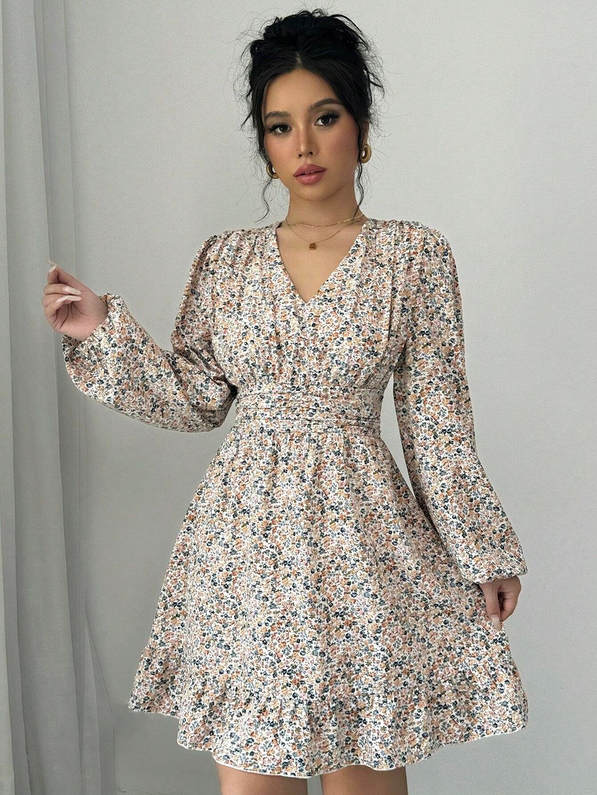 Women's Ditsy Floral Print Shirred V Neck A Line Dress, Elegant Bishop Sleeve Short Dress For Spring & Fall_ecoleips.com