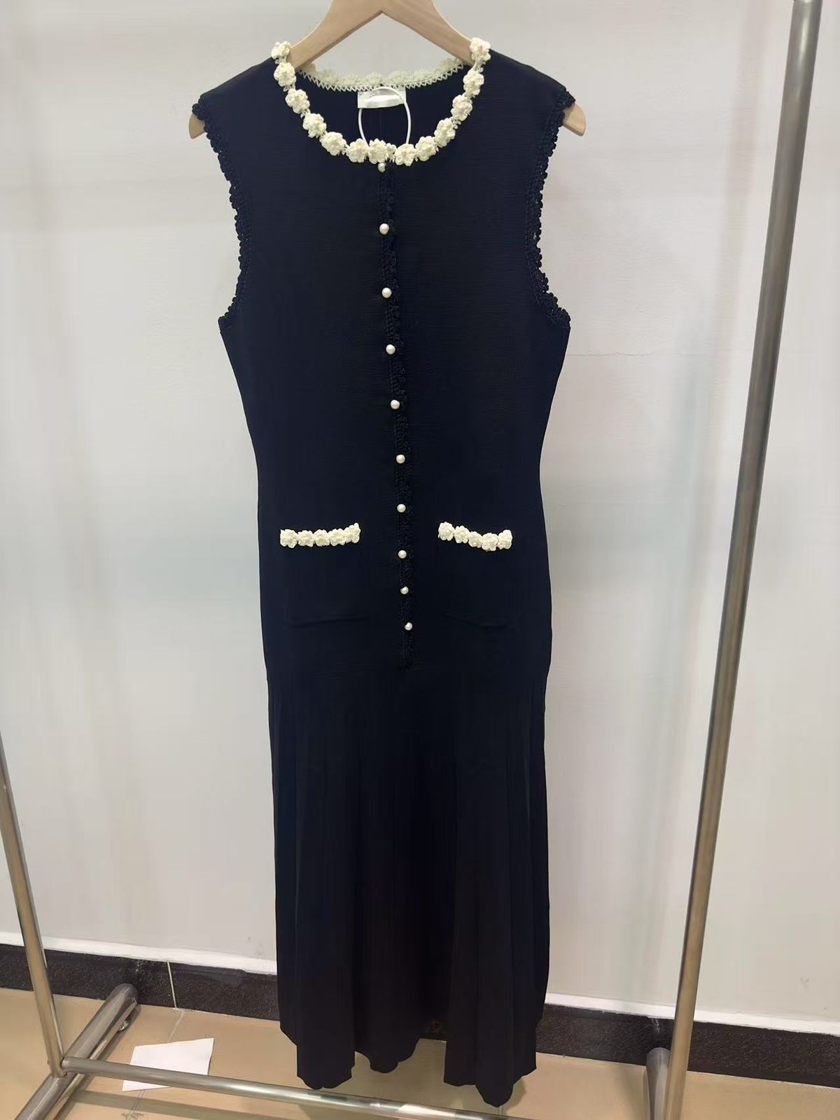 Women's Clothing Spring New Style Light Luxury Western Style Waist Slimming Single Breasted Pleated Vest Dress_ecoleips.com