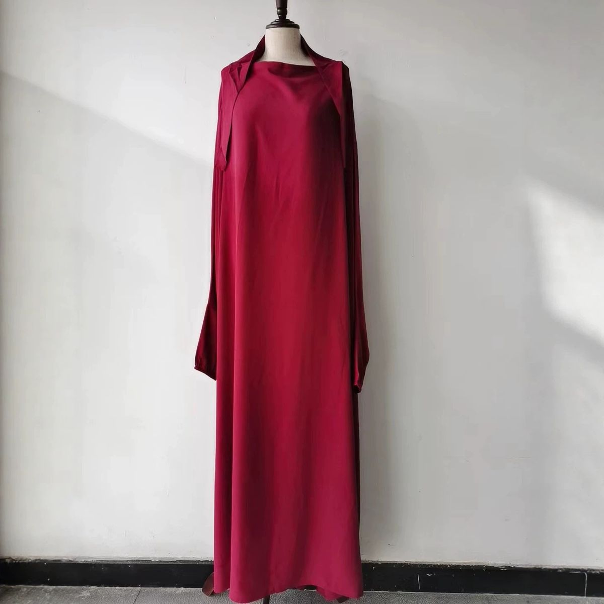 Idodo Casual Long Dress With Bat Wings And Hood A Loose-Fitting Garment Priced At 21,390; Features Long Sleeves And A_ecoleips.com