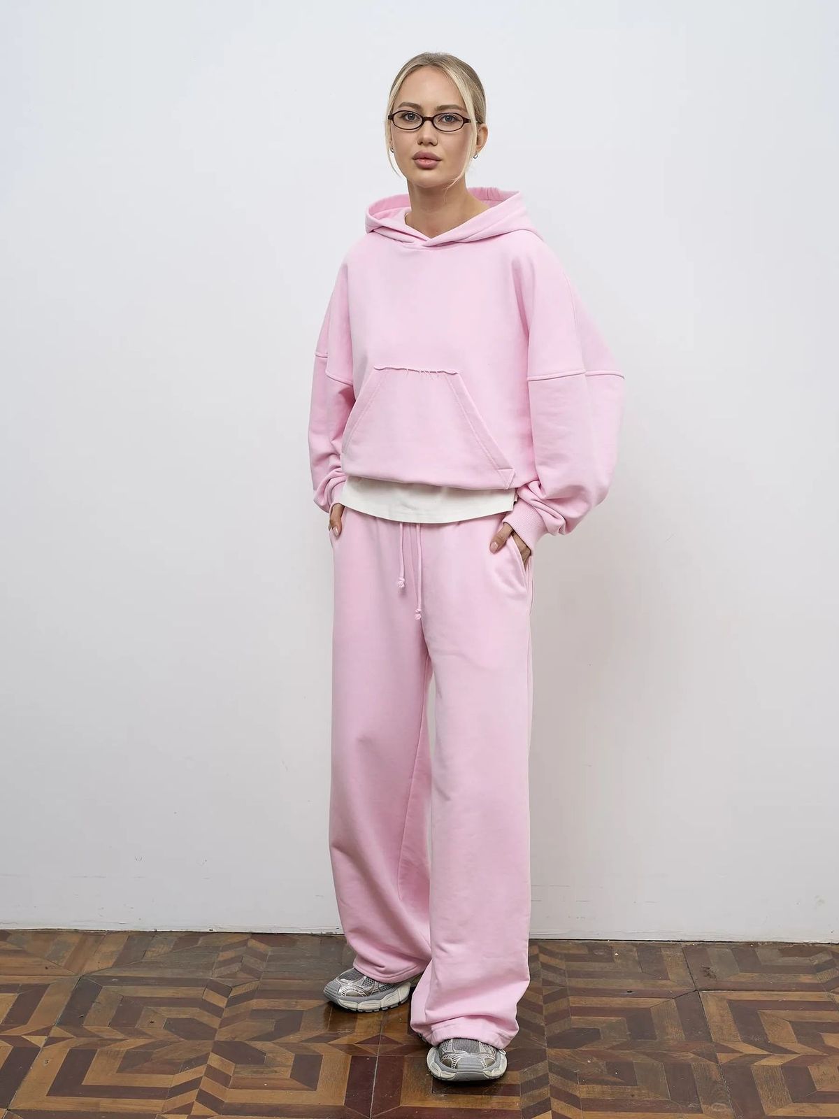 Trendy Hooded Sweatshirt & Jogger Set – Streetwear Casual Outfit (White/Black/Beige/Pink) Fashion Trends_ecoleips.com