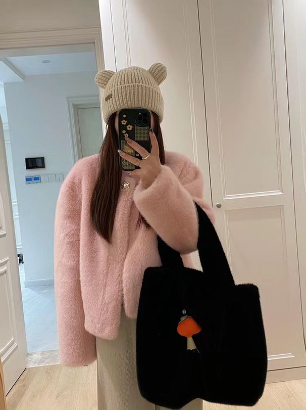 Women’s Velvet Mink Fur Short Coat – Luxe Pearl-Button Jacket | Plush & Eco-Friendly Faux Fur Outerwear For Winter_ecoleips.com