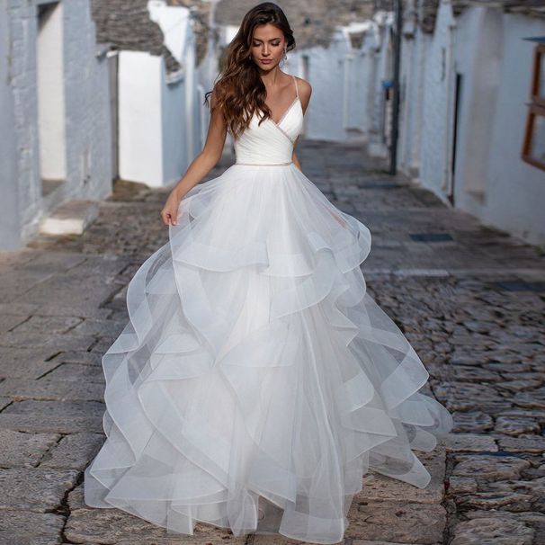 2025 New Spring Style Flowing Tulle Wedding Dress Strapless Waist Cinching Dreamy Floor Length Gown for Brides_ecoleips.com