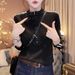 This Women's Long-Sleeved Garment Features A Fashionable Collar With Two Stripes In Contrasting Colors And A Single Row_ecoleips.com