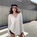 Leather-Embroidered V-Neck Long-Sleeve Knit Tee For Women, Autumn Loose Fit With German Fleece Fabric, Mid-Length White_ecoleips.com